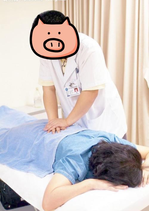女子腰疼去治疗，医生竟连续三天按摩她的私处，医生的辩解很奇葩