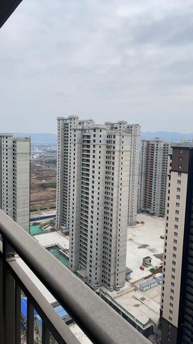 业主称网签后发现“多付房款4万元”，开发商称收的是“装修款定金”