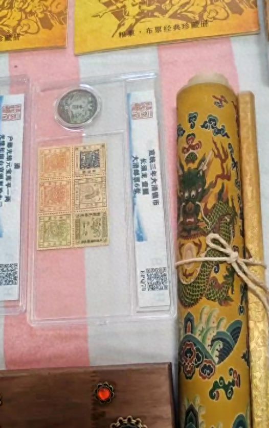 月月315 | 老太3.5万买一堆“圣旨、名画” 大风新闻揭秘私域直播间：主播“黑话”规避风险 编剧本骗老人下单