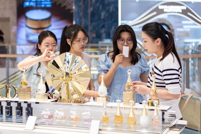 香水业务在赚钱 欧莱雅为何关闭旗下门店？