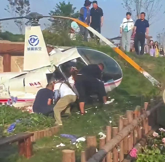 苏州一直升机从10米高处坠落，机上4人受伤，地面一名人员遇难民航主管部门开展调查