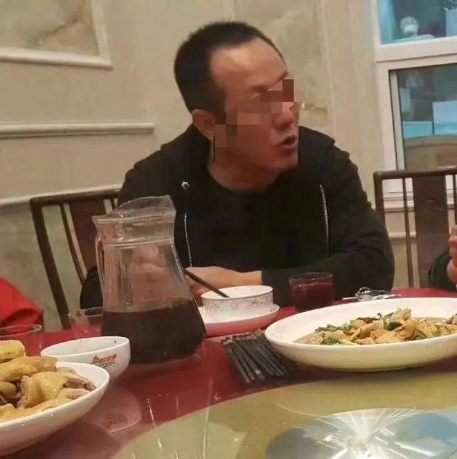 婚席吃掉50万，主家嫌贵不结款，主家露脸，身份被扒，网友爆评