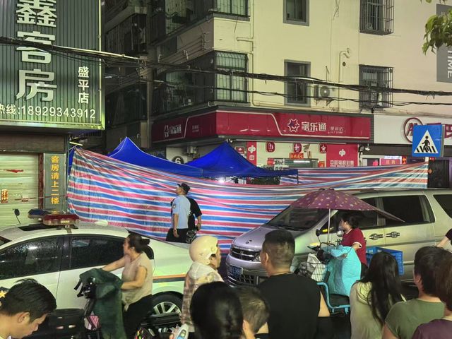 一小区楼房墙体开裂地基疑似下沉；深圳官方刚刚通报：封控25栋楼，邻近学校停课1天！