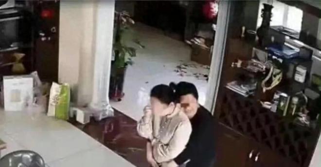 实名举报交警继父！继女安装监控，继父私会多名女性不堪画面曝出