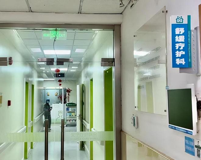 男子车祸住院15个月，朋友独自伺候却被起诉，详情曝出，网友爆评