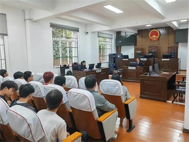男子车祸住院15个月，朋友独自伺候却被起诉，详情曝出，网友爆评