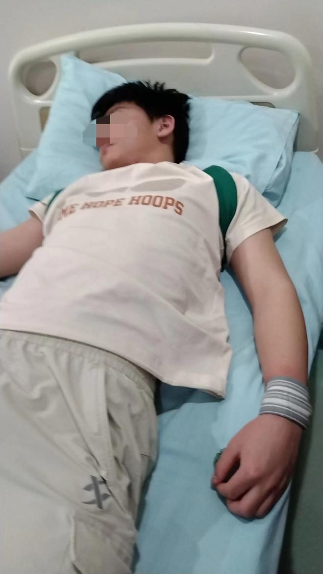 带儿子去看精神疾病，父亲却被警方关进了精神病院，详情令人愤怒
