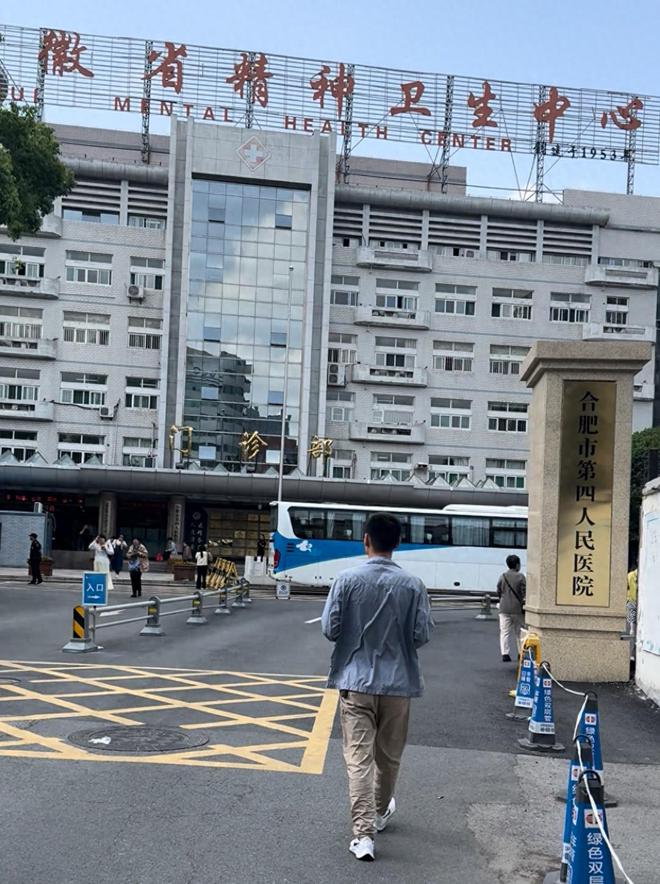 带儿子去看精神疾病，父亲却被警方关进了精神病院，详情令人愤怒