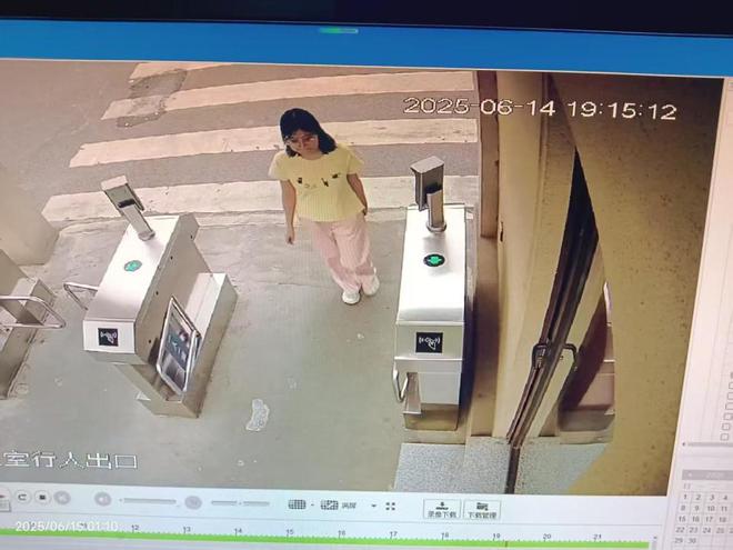 宜宾大一女生已失联3天，监控拍下最后画面，手机定位地点很诡异
