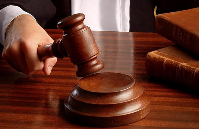 男子被打获赔300万，父子被控敲诈！接着，案子反复翻转，很奇葩