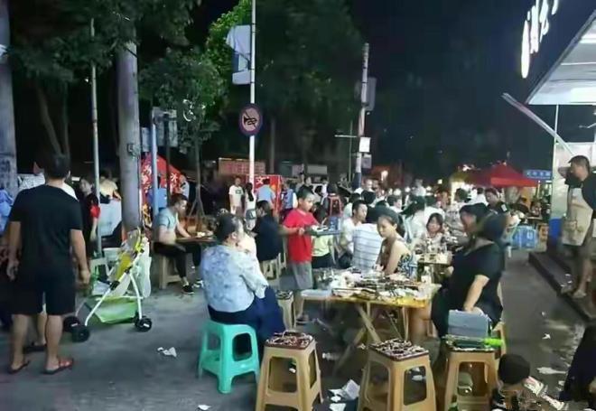 临汾：四根烤肉钢签刺进小伙脖子，钢签为他人故意刺入，详情曝出