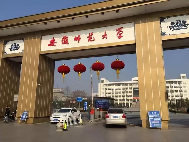男教师因多次猥亵女生受处分，现在居然调至保卫处工作，网友炸锅