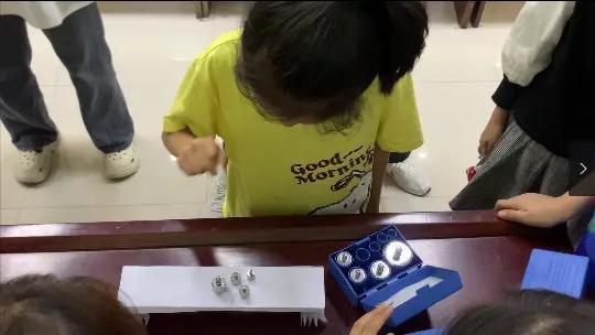 青春接力育新苗——黄河科技学院全国科技工作者日上演科学教
