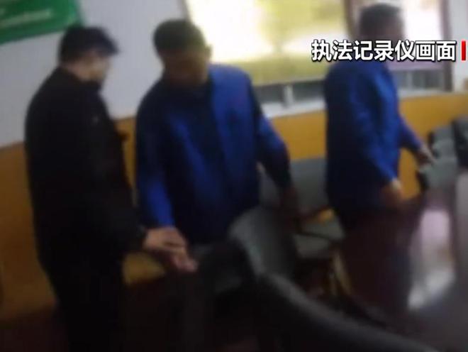 女子参加科目一考试，题目会自动答完，驾考舞弊案曝出，舆论哗然