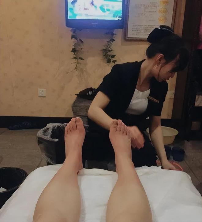 男子足浴店598元洗脚，被女技师控告强奸，男子的姐姐发声了