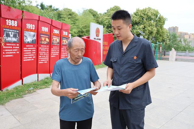 普法入民心 共护绿水青山 内乡法院开展世界环境日普法宣传