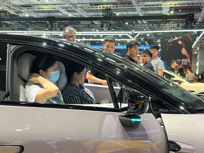 “价格战”踩刹车！汽车行业集体“反内卷”