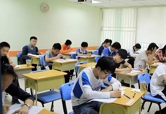 “上海高考作文太难”上热搜，出处作者身份曝出并回应，网友热议
