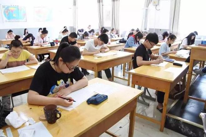 “上海高考作文太难”上热搜，出处作者身份曝出并回应，网友热议