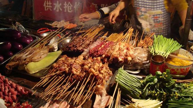 游客在重庆吃烧烤花费780元疑似被宰上热搜，当地通报，网友爆评