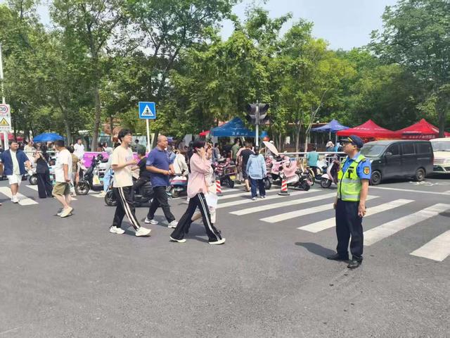 郑州市高新区加强考场周边静态交通管理 为考生保驾护航