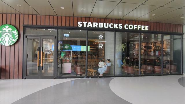 星巴克最低降到23元 消费者表示应还有降价空间
