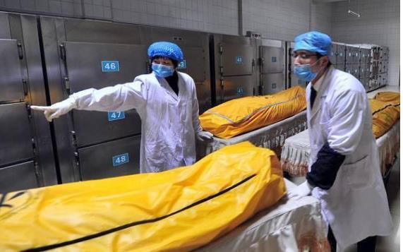 七年前，男子遭殴打后死亡，被告方不给赔偿款，男子至今无法安葬