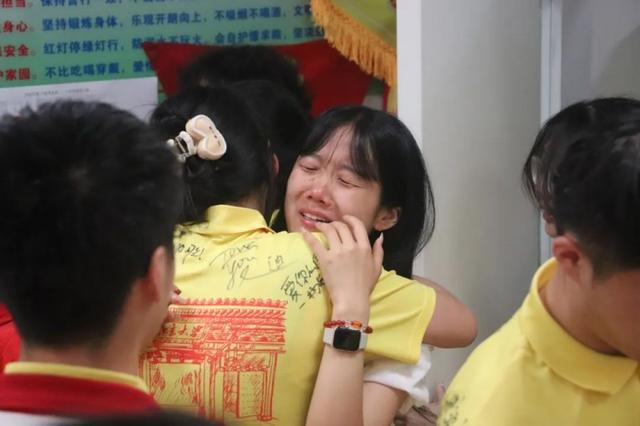说祝愿，不说再见！河北衡水十三中最后一节班会课，上着上着就哭了