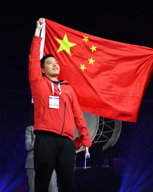 “指尖飞人”陈良杰：不因残疾标签限制自己，追求卓越
