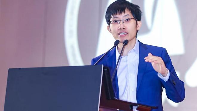 “新能源汽车自燃事件频发，安全监管引热议”