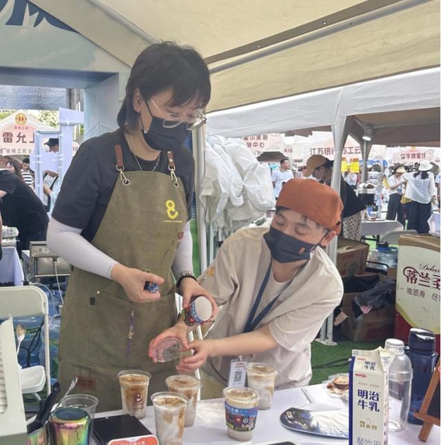 “咖啡香气助力苏超赛事，残健共融新体验”