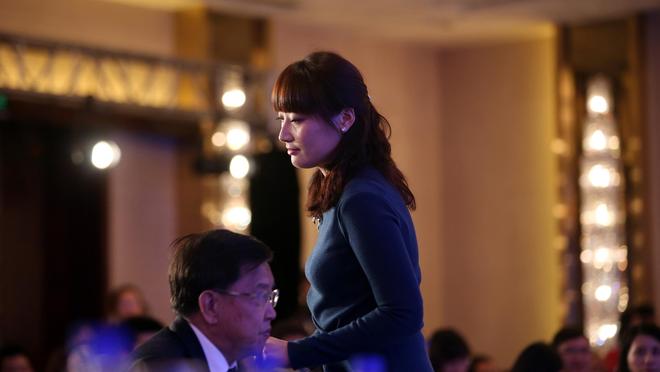 宗馥莉接班后，父亲布局的基本盘还能撑多久？