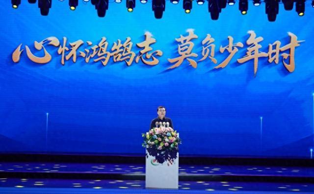 伊利董事长潘刚勉励新员工：创新中进化，进化中开创新局