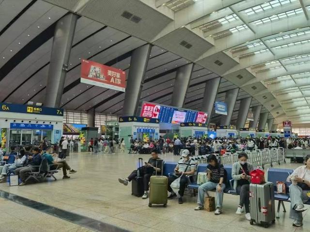 暑运过半，全国铁路发送旅客4.41亿人次