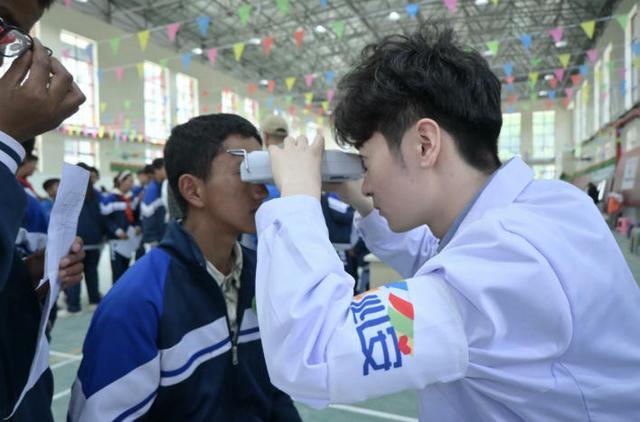 “AI换脸诈骗频发，如何守护你的数字身份？”