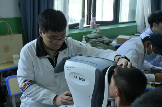 “AI换脸诈骗频发，如何守护你的数字身份？”